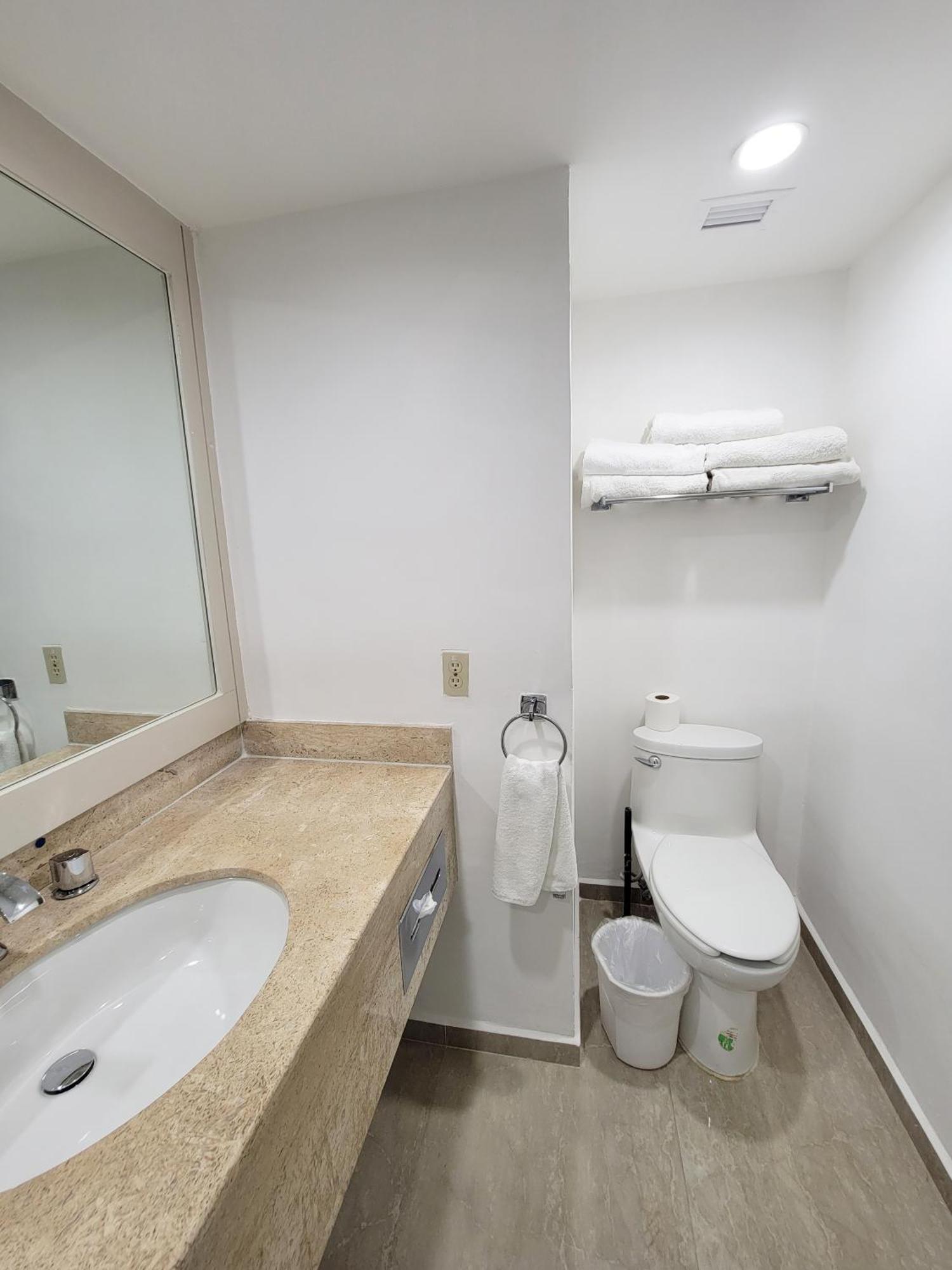 Beachfront Getaway Condo カンクン エクステリア 写真